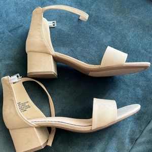 London fog 8.5 never worn sandals